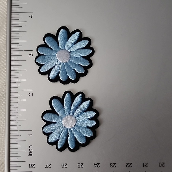IRON ON Embroidered Hippie Pair Baby Blue Daisy Flower Iron On - Picture 2 of 3